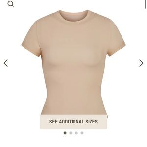 Skims fits everybody t shirt- NEW